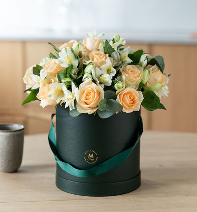 Fersken rosebukett i gaveeske Fersken rosebukett i gaveeske